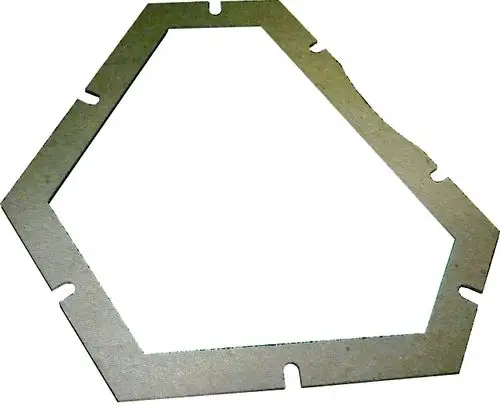 Flachdichtung aus Metall in Form einer sechseckigen Platte mit Ausschnitten, geeignet für Abgassammelkasten, hergestellt von Wolf.